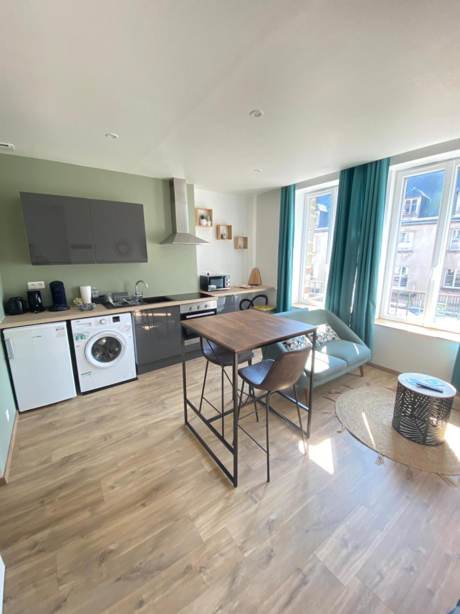 Joli Appartement F2 Plein Centre Coutances Exterior photo