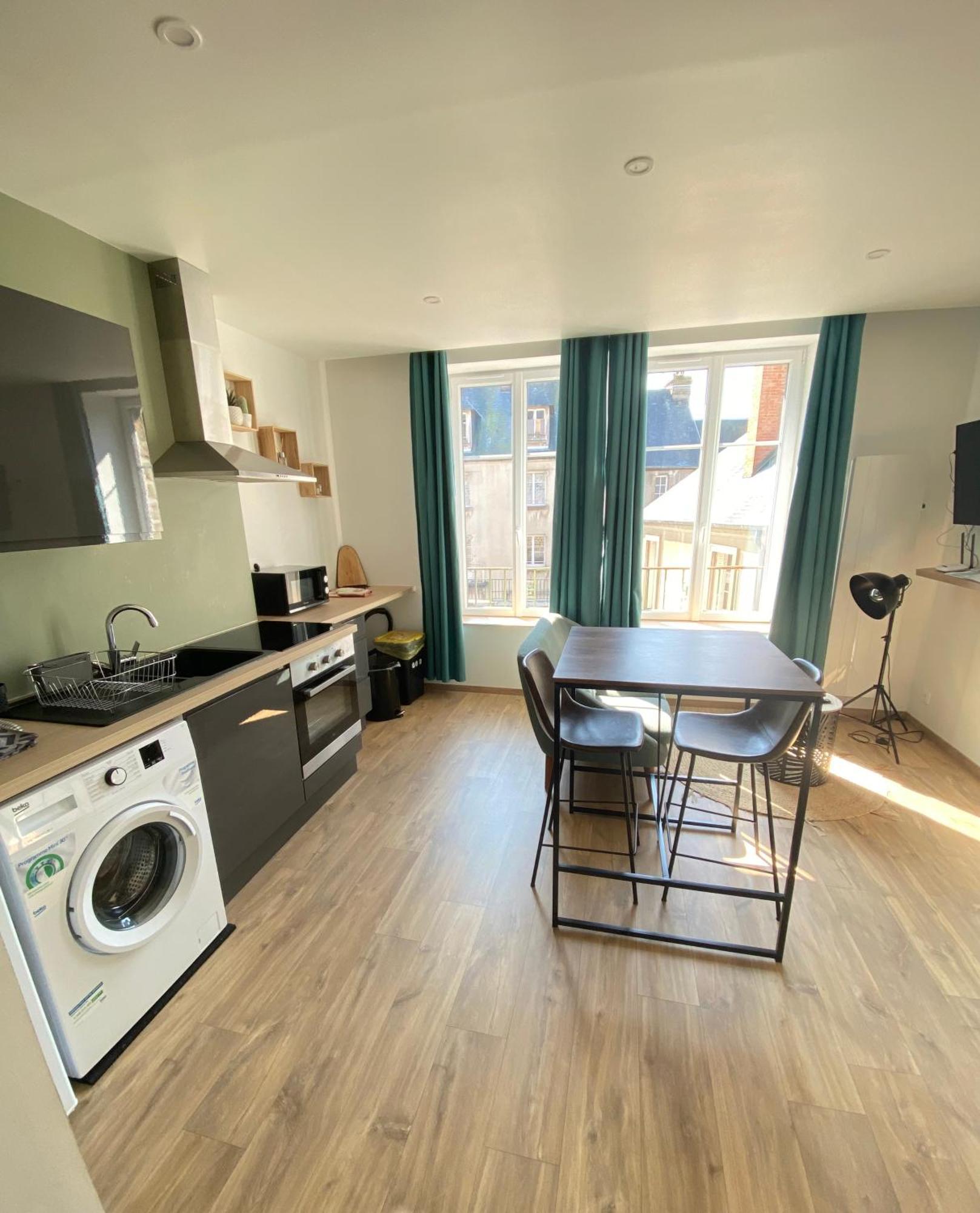 Joli Appartement F2 Plein Centre Coutances Exterior photo